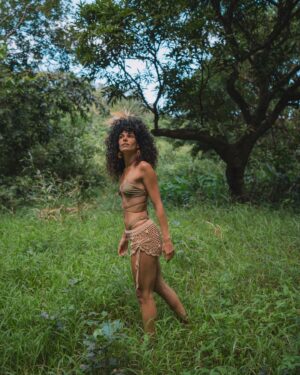 Ariadna Hafez Navarro Instagram - Rooted in the wild 🌿💫
.
.
📷 @jerjeles
