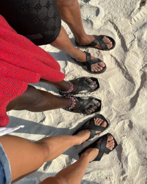 Ariadna Hafez Navarro Instagram - ~ Zanzíbar ~ Part 1 🏝️
* Sabías que antes de bajar del avión en Zanzíbar, te piden que dejes atrás todas las bolsas de plástico que lleves.. Están prohibidas en el país! Si te ven entrando una.. multa que te llevas 😱 !! No os parece algo maravillooooooso? Zanzíbar me ha sorprendido muchísimo en muy positivo!!
Este es el primer destino, aún queda mucho Tanzania que recorrer 🤍🌎

* Did you know in Zanzibar, it’s illegal to enter with plastic bags? They are forbidden in the country! So before disembarking the plane they ask you to leave all of them behind! 😱 If the police catches you with one.. you will have to pay a fine!! Isn’t it amaziiiing?!