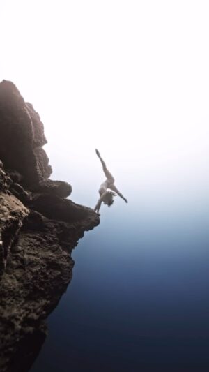 Ariadna Hafez Navarro Instagram - You are capable of doing many incredible things ⚡️ This place barely seems real, like falling off a cliff but floating like in space, while you are underwater. Nature doing its best 🤍
.
.
🎥 @tavicastro 
Safety @freedive_tulum 
👙 @bodyengineers