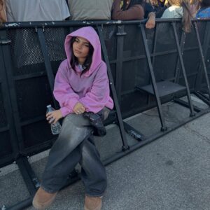 Ariana Greenblatt Instagram - my heart is full :) 
🍦🫂🎤