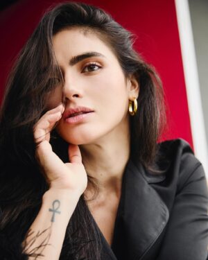 Arienne Mandi Instagram - @eastonschirrastudio