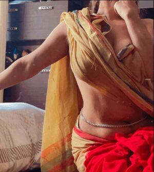 Arpa Roy Instagram - Beauty in saree
.
.
.
.
.
.
.
 #india #indian #indianmodels #bangladeshigirl #bangladesh🇧🇩 #bangladeshphotography #model #saree #sareelove #sexy #sexysaree #navel #navelshow #neerajchopra #indvspak #navelshow #navelqueen #model #morning #red #traditional #bhuj #norafatehi #tattoos #back