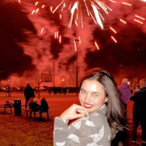 Arpa Roy Instagram - All about yesterday
#happynewyear
.
.
.
.
 #india #indian #indianmodels #bangladeshigirl #bangladesh🇧🇩 #bangladeshphotography #model #saree #sareelove #sexy #sexysaree #navel #lingerie #snow #winter #navelshow #navelqueen #model #morning #red #traditional #fashion #western #tattoos