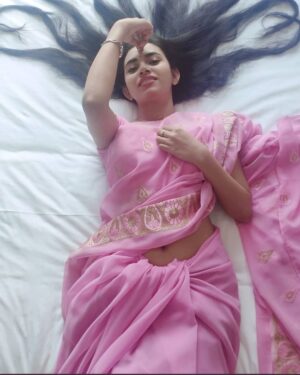 Arpa Roy Instagram - I'm on break so I can't upload new posts 
PLEASE pray for me everything goes well
.
.
.
.
.
.
.
 #india #indian #indianmodels #bangladeshigirl #bangladesh🇧🇩 #bangladeshphotography #model #saree #sareelove #sexy #sexysaree #navel #navelshow #neerajchopra #indvspak #navelshow #navelqueen #model #morning #red #traditional #bhuj #norafatehi #tattoos #back