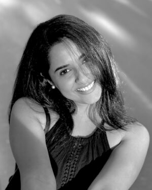 Arthana Binu Instagram - 🖤🤍
.
.
.
PC: @akashvh