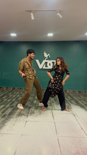 Arunima Sudhakar Instagram - Mohini mohini aatathile …. 👀
Annneeyyyyyyyyyyy  @rishi_kumar_jodi 🫂

#dance #trending #arunimasudhakar #dancereels #manjaselai #song