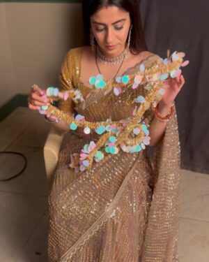 Ashlesha Savant Instagram - I can see everything….. 

#pots #onset #golden #saree