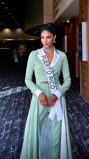 Ashley Carino Instagram - Let’s talk about green…💚
There’s more! 

#MissUniverse2022
#ConCariño🫶🏽
#ConCariñoAlUniverso

Suit: @leonardofifthavenue 
Designer: @anasofiacordero_ 
Jewelry: @charlielapson 
Stylist: @edgar.style