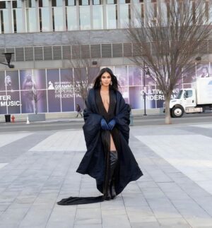 Ashley Carino Instagram - Basking in the daylight, the city pulses with a unique glamour. Skyscrapers shimmer, coffee shops buzz, and every stride on the pavement is a runway show. It's more than a city, it's a catwalk of style and spirit.
•
•
•
•
•
Photo: @samadhaq 
Fashion: @ghabriello_fernando
Accesories: @charlielapson Logistics: @mariellanosllanos 
Boots: @carlosmolinany 
Skin care: @renewesthetics #CityChic #DaytimeGlamour #UrbanRunway #ConcreteJungleGlam #StyleInTheSunlight
