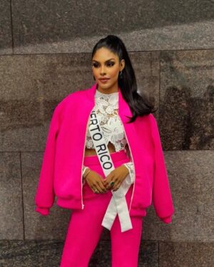 Ashley Carino Instagram - Hot Pink! #MissUniverse2022 @missuniverse 

#ConCariño🫶🏽
#ConCariñoAlUniverso

Conjunto y Blusa: @luisantoniodesigner 
Stylist: @edgar.style