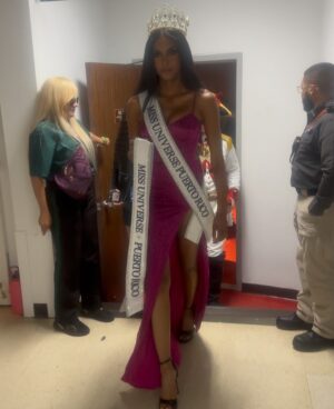 Ashley Carino Instagram - Anoche fue una velada mágica. Regresar al escenario de Miss Universe Puerto Rico y pasar la corona fue un momento lleno de emoción y nostalgia. Aquel título que transformó mi vida ahora pertenece a otra mujer que, estoy segura, llevará con orgullo el nombre de Puerto Rico.

@karlaguilfu, absorbe y vive cada segundo de esta experiencia. Permítele a Puerto Rico entregarte todo su cariño y apoyo. Si hay algo que marcará tu reinado, será el inmenso amor de nuestra gente.

De nuevo, ¡GRACIAS, Puerto Rico! Gracias por envolverme en tu calidez, por tu apoyo incondicional y por todo el amor brindado. Por ti y para ti, he vivido y seguiré haciéndolo. ¡Los llevo en mi corazón! ❤️

Dress: @carlos_albertodisenadorpr 
H&M: Ilde Fonso @b.itsalon @angelfernandez_mh 
Hair: @yarahairextension