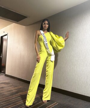 Ashley Carino Instagram - Getting closer…💫

#MissUniverse2022
#ConCariño🫶🏽
#ConCariñoAlUniverso

Jumpsuit @victorlopezny 
Stylist @edgar.style