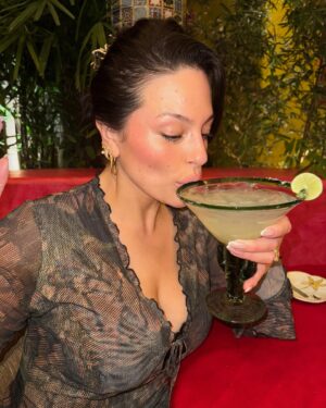 Ashley Graham Instagram - starting off 2025 from paradise