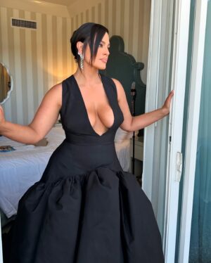 Ashley Graham Instagram - What a night to remember! Thank you @wwd for having me co-host the red carpet at this year’s Golden Globes. I HAD SO MUCH FUN!! 🥰🫶🏼✨🎥 A big thanks to @bachmai for making my gorgeous gown!