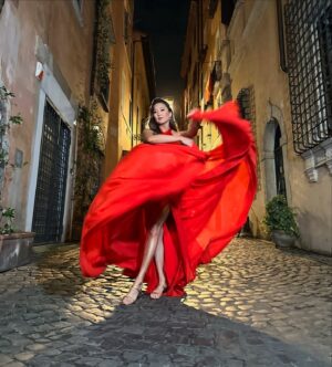 Ashley Park Instagram - a moment for the dress 💃🏻
📍 #emilyinparis