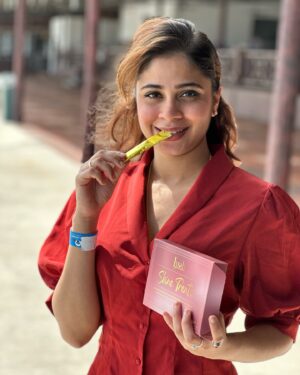 Ashvini Jegathesan Instagram - Glowing under the sun with a little help from Lyssh! The perfect beach companion! 🌞✨ #lysshglow #foryou #skincaresupplement #explorepage