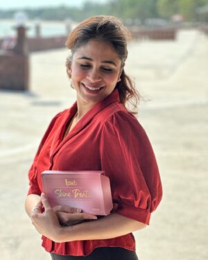 Ashvini Jegathesan Instagram - Glowing under the sun with a little help from Lyssh! The perfect beach companion! 🌞✨ #lysshglow #foryou #skincaresupplement #explorepage