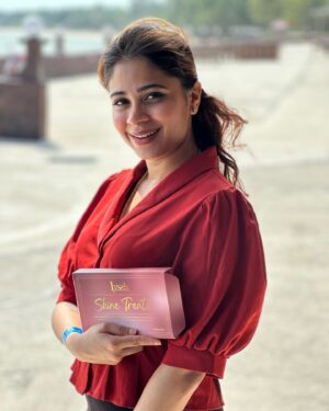 Ashvini Jegathesan Instagram - Glowing under the sun with a little help from Lyssh! The perfect beach companion! 🌞✨ #lysshglow #foryou #skincaresupplement #explorepage
