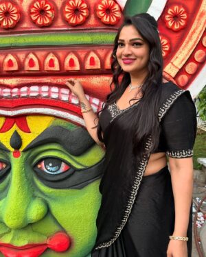 Ashwini Sree Instagram - Black fantasy🌟✨ 

#black #blacksaree #blacklove #saree #sareelove #sareelover #dhee #photography #photooftheday #trending #ashwinisree #ashwini #explore