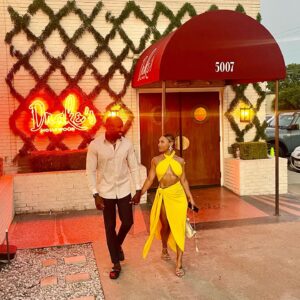 Asia'h Epperson Instagram - When God places you with your person, your true partner in life, for life…he’s going to place you with someone who is going to bring you closer to him, push you out of your comfort zone, and challenge you to be the best version of yourself. The version of ourselves in which he made us and intends for us to be. In that comes work! Comes patience! Accountability! Responsibility! Respect! It’s not always rainbows and butterflies but you know Jesus is in the center of your relationship when the bad times get better! I’m just happy that we are both up for the challenge!!! lol! 
I love doing life with this man! We just figuring things out as we go and I love every bit of it. 

#love #loveandmarriage #blacklove #blacklovematters 
#reallove #lovelanguage #welovefood #drakes #drakeshollywood #drakeshollywooddallas #datenight #partenthood