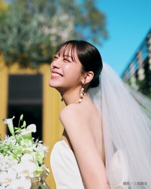 Asuka Kijima Instagram - 実は先日、結婚式を挙げました！

そしてなんと、本日発売のBAILAにて
その日の様子を取材していただきました✨

当日は、大切な友人や家族だけをお招きした
アットホームな式だったこともあり
もともと公にシェアする予定はなかったのですが、
BAILAからお声がけをいただき本当に嬉しくて…
ぜひ！という思いで実現した企画です🫶🏻

普段の撮影からお世話になっている
カメラマンの三瓶さんに撮影をしていただいて
さらに、ロングインタビューも掲載されているので
ぜひぜひお手に取ってご覧いただけると嬉しいです☺︎

#BAILA
#thetenderhouse