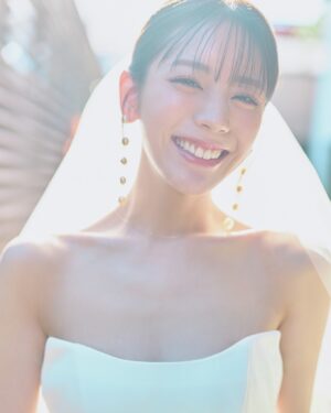 Asuka Kijima Instagram - 実は先日、結婚式を挙げました！

そしてなんと、本日発売のBAILAにて
その日の様子を取材していただきました✨

当日は、大切な友人や家族だけをお招きした
アットホームな式だったこともあり
もともと公にシェアする予定はなかったのですが、
BAILAからお声がけをいただき本当に嬉しくて…
ぜひ！という思いで実現した企画です🫶🏻

普段の撮影からお世話になっている
カメラマンの三瓶さんに撮影をしていただいて
さらに、ロングインタビューも掲載されているので
ぜひぜひお手に取ってご覧いただけると嬉しいです☺︎

#BAILA
#thetenderhouse