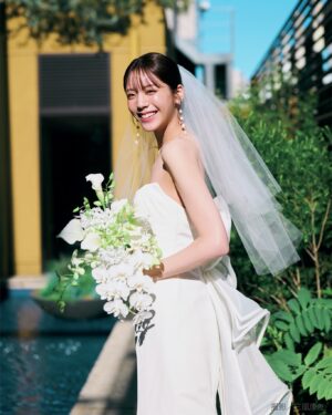 Asuka Kijima Instagram - 実は先日、結婚式を挙げました！

そしてなんと、本日発売のBAILAにて
その日の様子を取材していただきました✨

当日は、大切な友人や家族だけをお招きした
アットホームな式だったこともあり
もともと公にシェアする予定はなかったのですが、
BAILAからお声がけをいただき本当に嬉しくて…
ぜひ！という思いで実現した企画です🫶🏻

普段の撮影からお世話になっている
カメラマンの三瓶さんに撮影をしていただいて
さらに、ロングインタビューも掲載されているので
ぜひぜひお手に取ってご覧いただけると嬉しいです☺︎

#BAILA
#thetenderhouse