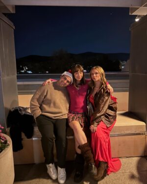 Aubrey Anderson-Emmons Instagram - pink xmas with my favs