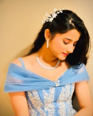 Aurra Bhatnagar Badoni Instagram - 🦋💙💎✨

👗: @official_christianheritage , @yourstylistforever