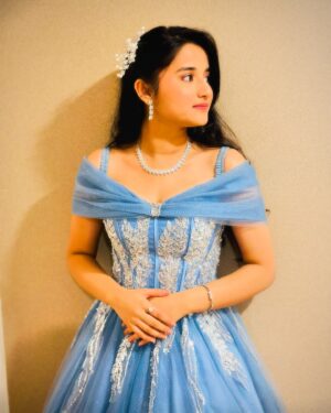 Aurra Bhatnagar Badoni Instagram - 🦋💙💎✨

👗: @official_christianheritage , @yourstylistforever