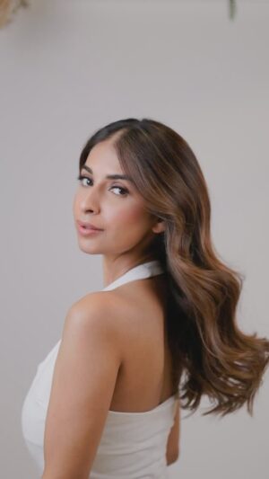 Avantika Hundal Instagram - I’m beyond obsessed with my new locks, thanks to L’Oréal Professionnel’s iNOA hair color!
The ammonia-free formula is incredibly gentle, and I’m loving how healthy my hair feels. 
Huge thanks to @akshatahonawar for introducing me to this masterpiece and @naildateofficial for this amazing experience!

@lorealpro_education_india 
#Ad #LorealProIndia #LorealProfIndia #LorealProfessionnelIndia #LorealProfessionnelHairColor #Haircolor#iNOAlover