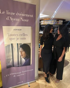 Ayem Nour Instagram - Toutes celles que nous sommes!
Merci ma chère et tendre @zahiaofficiel pour ton soutien,nos échanges d’amour et de sororité.
Mon livre «Toutes celles que je suis» disponible en précommande.
Lien dans ma bio!
@editionsleduc  @editionsalbinmichel