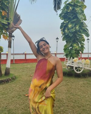 Ayesha Kaduskar Instagram - 💁🏻‍♀️☀️