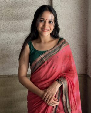 Ayesha Kaduskar Instagram - realising i’d rather wear mum’s 30  year old saree, than anything new i’d find now 💞

(swipe for a surprise)