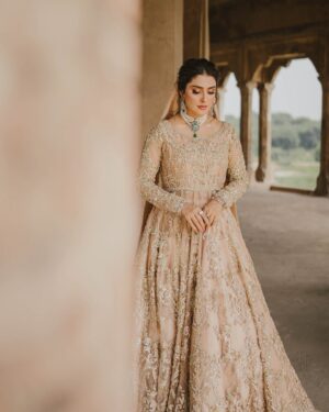 Ayeza Khan Instagram - @mahawajahatofficial 
@mahasphotographyofficial 
@faizas.salon