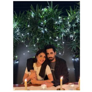 Ayeza Khan Instagram - Celebrating togetherness, and my Mama’s Birthday! 🎂💕🎉🥳🎁🎂🎈🎊