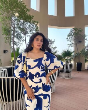 Ayeza Khan Instagram - Always a good time in Dubai. 🌺☀️
