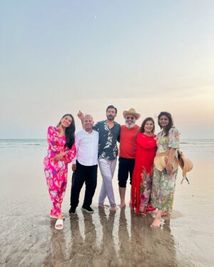 Ayeza Khan Instagram - October was one hell of a ride… a bit exhausting but very rewarding! As always with all good things in life.😏💞🧟‍♀️💆‍♀️😘🤗🫥🤲🫶🏻🌞
