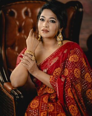 Azmeri Haque Badhon Instagram - Makeover : @makeoverfinesse 
Jewelry : @amisheebd