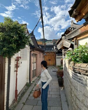 Bae Yoon-kyung Instagram - 가🤎을🤎 조금만 천천히 가줘..🙏🏻
