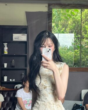 Baek Ji-heon Instagram - 😋