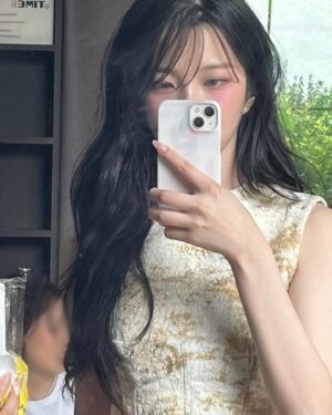 Baek Ji-heon Instagram - 😋