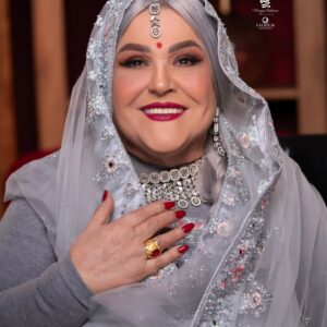 Bahare Rahnama Instagram - من و مامانم تو خلقیات خیلی با هم تفاوت داریم...

اما اعتراف می‌کنم :

شباهت های اندکمون ،دقیقا نقاط قوت منه....

پی نوشت:تولد عزیز آسمان و مادر نور :بانوی دو عالم، حضرت زهرا (س)مبارک....

روزت مبارک مامان قهرمان و مستقل و قوی من ..
#تولد#مادر#مادر_دختری#ایران#بازیگر