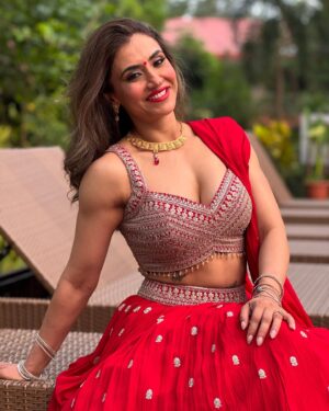 Balreet Mann Instagram - I’m embracing my own glow ✨ and only welcoming energy that uplifts and inspires me. 🌟

#innersouljourney #blessedlife #fitnessmotivation #thursdaymotivation #thoughts #Balreetmann#redisalwayselegant❤️🌹 #reelpostinstagram 

#inner