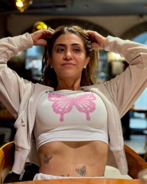 Balreet Mann Instagram - Sundays are for no gloss, no makeup, no socializing—just me, my relaxed clothes, and a little time to unwind. 🌸✨

Keeping it simple, staying comfortable, and recharging for the week ahead. Sometimes, less really is more.

#SundayMood #NoMakeup #RelaxedVibes #SimpleLiving #selfcaresunday🌸 #offswitchoff #mindfulness #relaxedstyle #simplelifestyle #balreetmann #mommylife #metime💕 #simplesundayslowdown