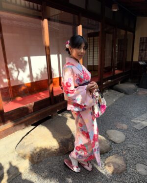 Bé Hà Nguyen Instagram - Tokyo-Kyoto-Nara-Osaka 🏯 Tenhle japonský trip nemá chybu! Bála jsem se, že si polezem na nervy, ale ještě víc nás to stmelilo.🥹❤️ #nguyenovi #japantrip