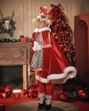 Belle Mariano Instagram - To kindness and love, the things we need most!🎄❤️

-The GRINCH 

Photographer: @dookieducay 
Creative Director: @eugene_david 
Styled by: @adrianneconcept 
Make-up by: @jakegalvez 
Hair by: @jerichoandrade_ 
Production Designer: @justine_arcegabumanlag 
Style Assoc: @miss.vince_ 
Style Asst: @centderella