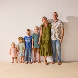 Bethany Hamilton Instagram - 🌟 I have something EXCITING Coming! 🌟

My life is not what I planned it to be. And I’ve learned that Gods plan is better than mine! 
Here I am with 4 beautiful children and a wonderful husband. 
I feel like I could not ask for more!!! 
I’m continually reminded of how God turned some of the most awful things in my life and made so much beauty out of them!!! 

The last few years I’ve spent a lot of time mentoring teenage girls in a wonderful mentorship program… I loved my time with the girls SO MUCH!!! And now I’m shifting things! 

I’ve found that life can feel overwhelming—Relationships, family, health, and staying anchored in today’s wild world isn’t always easy. 

I’ve been working on something special to help you strengthen your relationships, grow in faith, and find joy and endurance to fight the good fight no matter what life brings.

Stay tuned—THIS WEDNESDAY!!! 
Much love, B 🤗🫶🏽