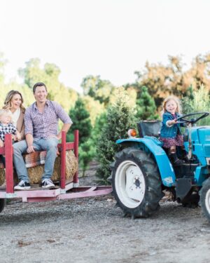 Beverley Mitchell Instagram - A BLAST FROM CHRISTMAS PAST. it's crazy how fast time flies. Making me slow down and enjoy these moments when they are still little-ish. 
#HappyHolidays #M#merrychristmas