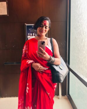 Bhagyashree Mote Instagram - This year was all sorts of learning for me. Taking leap of faith, testing all my strength! One that was and will be unforgettable but I am all greatful for all the people I met this year, all the experiences I had! Thankful to the every chance I got to connect with all the energies! They have been nourishing me to be a better me for a better me! Gratitude to the almighty!🧿❤️ #godschild